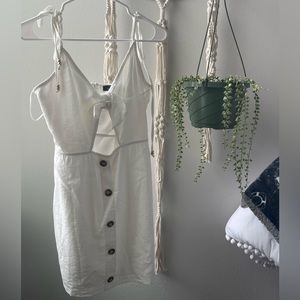 White dress! No flaws!